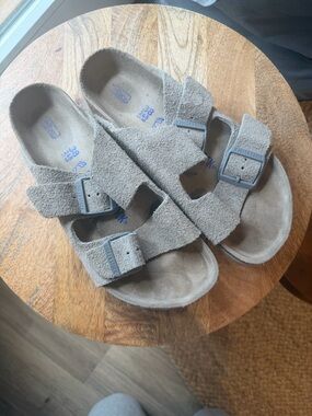 Women’s Suede Birkenstock Arizona in Gray